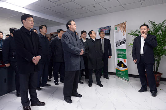 時任河南省省委書記郭庚茂（前排左二）、省長謝伏瞻（前排左一）蒞臨探花视频在线播放集團指導工作